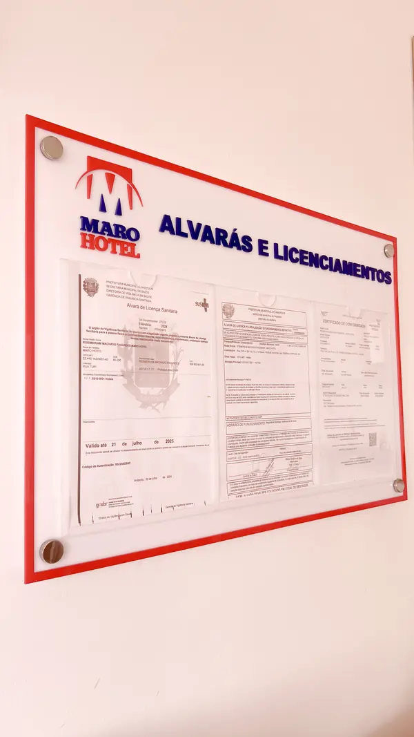 Quadro de alvarás e licenciamentos do hotel